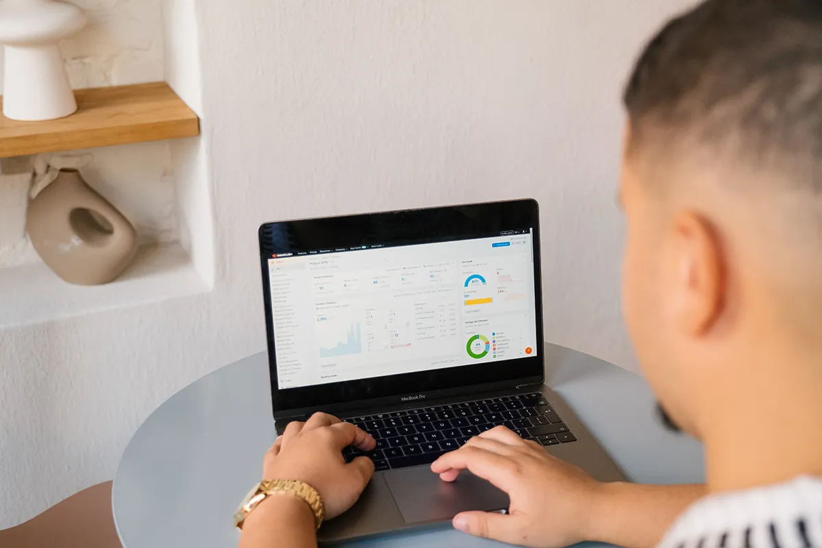 SEO analysis dashboard supporting seo for logistics companies and technical optimization strategies
