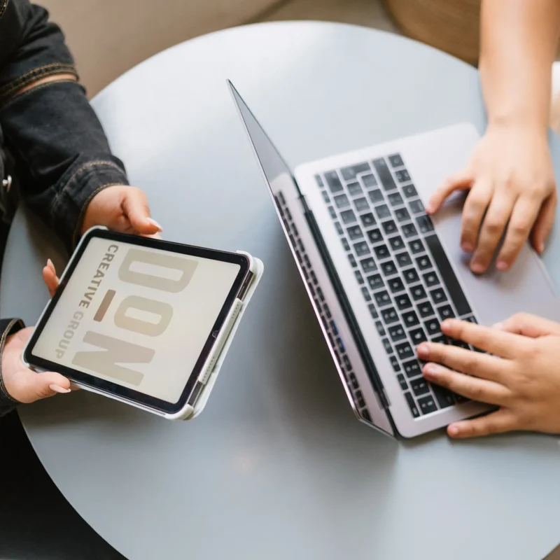 Collaborative social media planning using transportation tags for social media posts across laptop and tablet